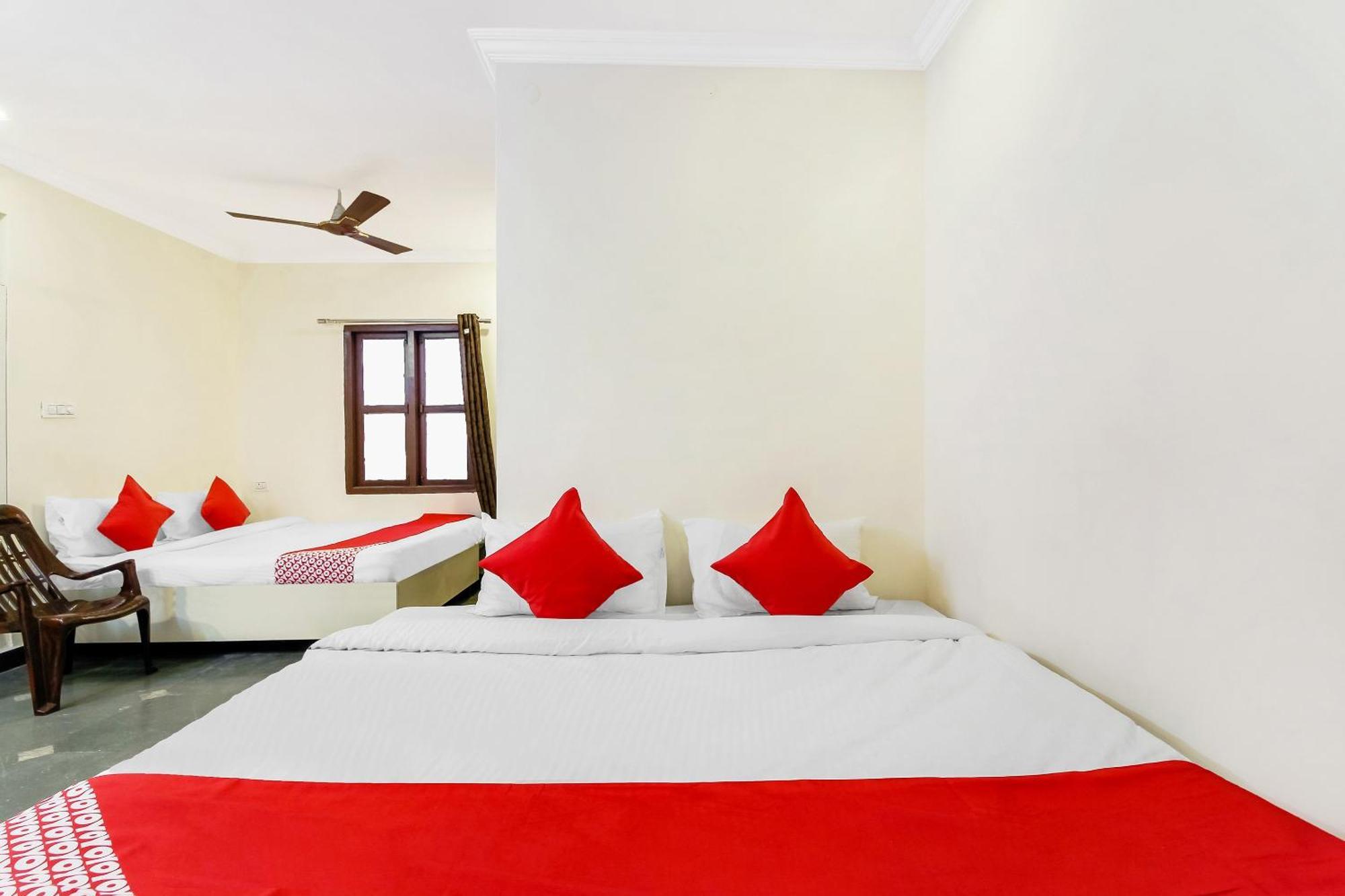 OYO 11429 Hotel Tokyo Japan Comforts Hyderabad Eksteriør billede