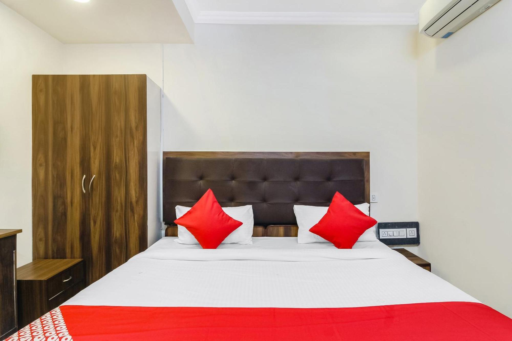 OYO 11429 Hotel Tokyo Japan Comforts Hyderabad Eksteriør billede