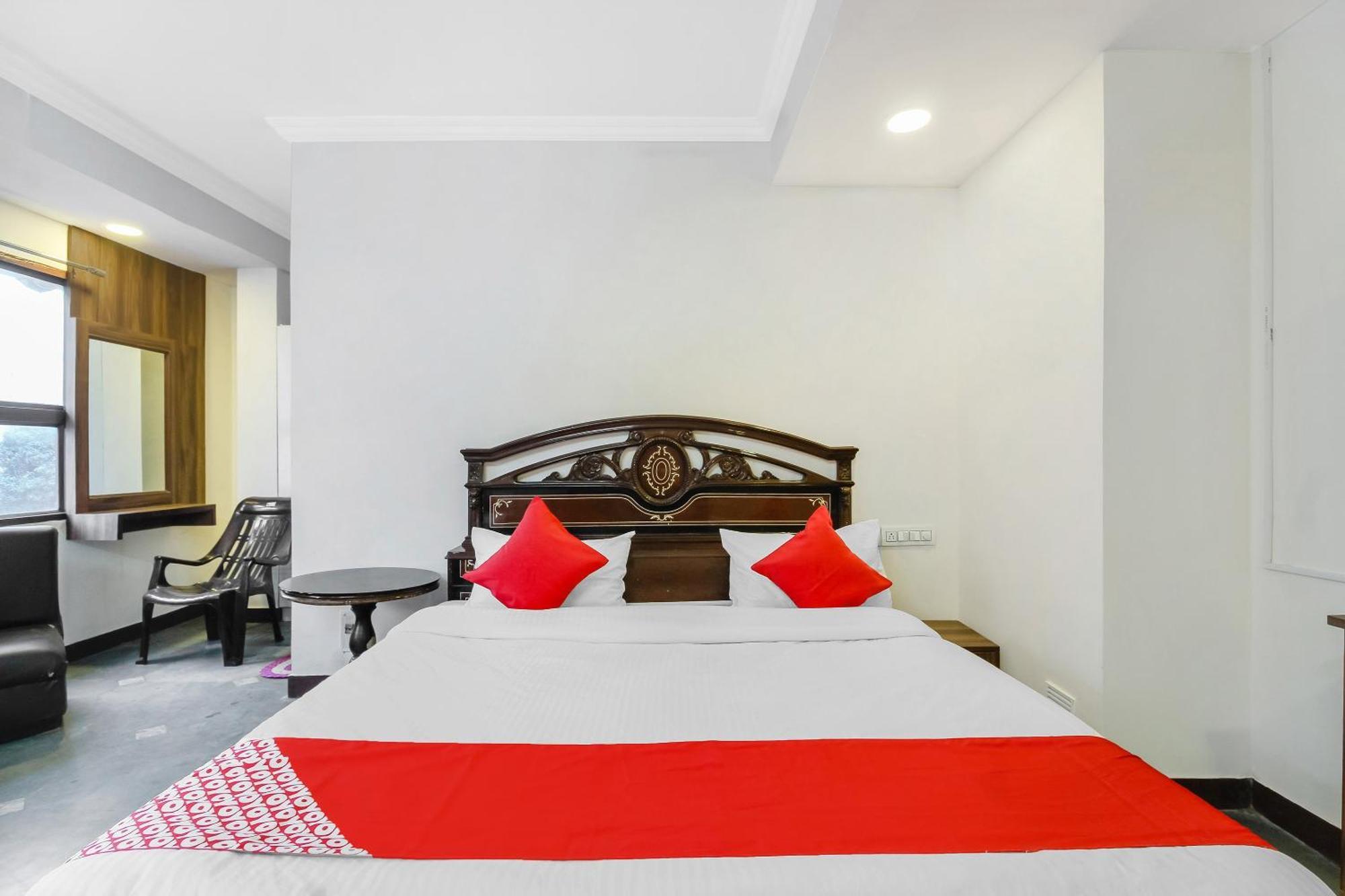OYO 11429 Hotel Tokyo Japan Comforts Hyderabad Eksteriør billede