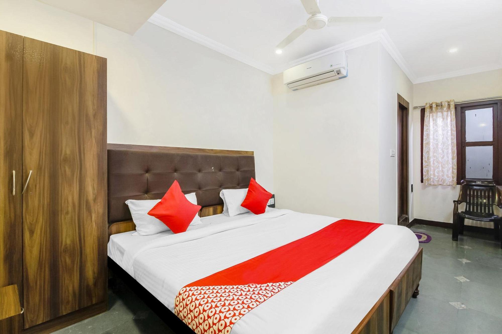 OYO 11429 Hotel Tokyo Japan Comforts Hyderabad Eksteriør billede