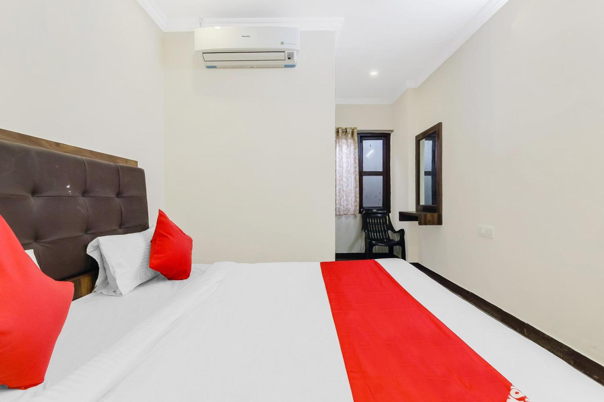 OYO 11429 Hotel Tokyo Japan Comforts Hyderabad Eksteriør billede