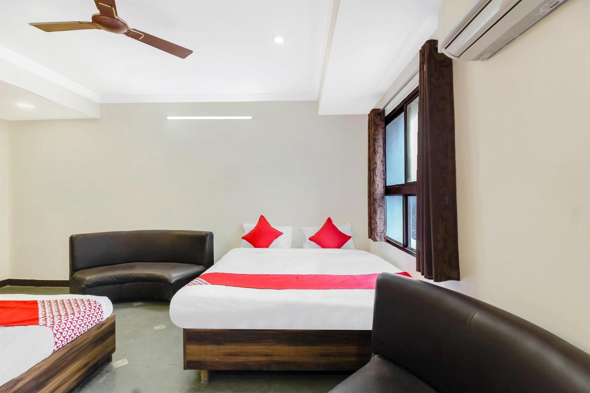 OYO 11429 Hotel Tokyo Japan Comforts Hyderabad Eksteriør billede